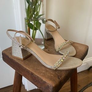 Jewel by Badgley Mischka glitter heeled sandal with rhinestone | Size 10
